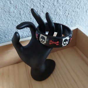 Retro Skull & Crossbones Plastic Resin Bangle